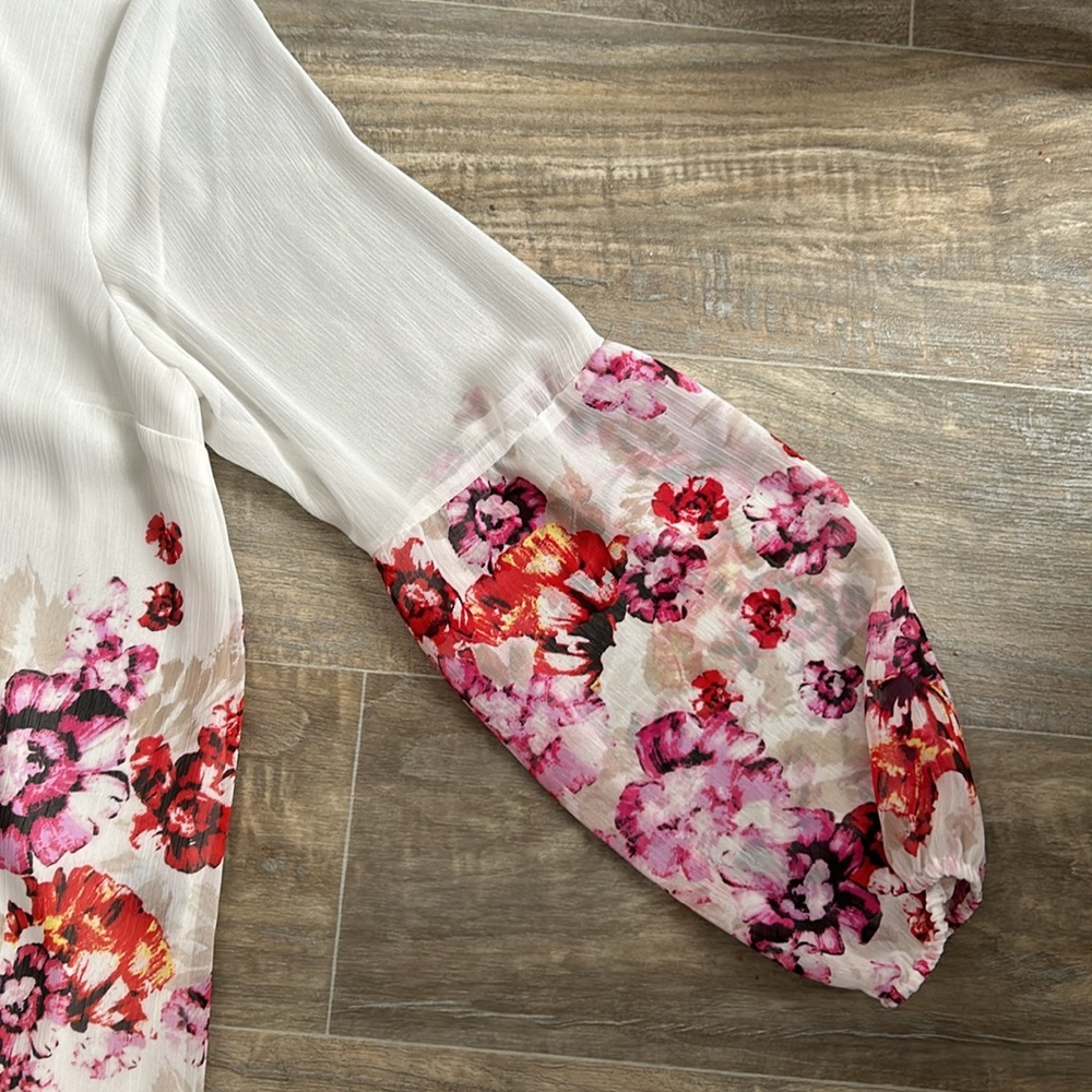 Apt. 9 White flowered blouse size large - Picture 7 of 11
